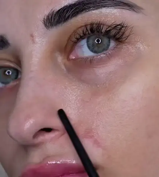 Creator videosu: göz altına ürün sürülürken yakın çekim, ilk gün